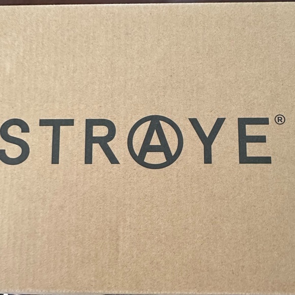 NIB Men’s Straye Sneakers. - Picture 5 of 7